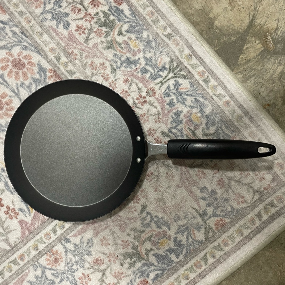 Black Crepe Pan flat skillet, like new!